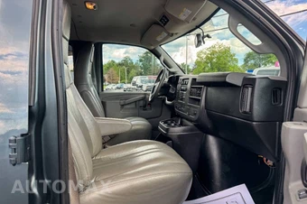 2017 Chevrolet Express 3500 Passenger Van LS 1LS 135.0" WB - miniatura 13