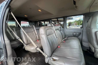 2017 Chevrolet Express 3500 Passenger Van LS 1LS 135.0" WB - miniatura 16