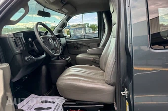 2017 Chevrolet Express 3500 Passenger Van LS 1LS 135.0" WB - miniatura 25