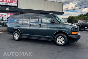 2017 Chevrolet Express 3500 Passenger Van LS 1LS 135.0" WB - miniatura 3