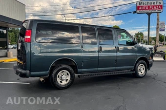 2017 Chevrolet Express 3500 Passenger Van LS 1LS 135.0" WB - miniatura 4