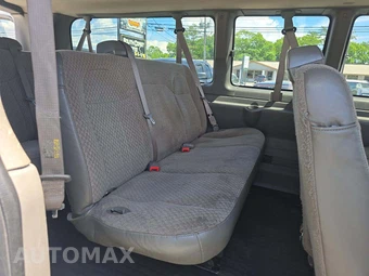 2017 Chevrolet Express 3500 Passenger Van LS 1LS 155.0" WB - miniatura 11