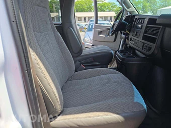 2017 Chevrolet Express 3500 Passenger Van LS 1LS 155.0" WB - miniatura 16