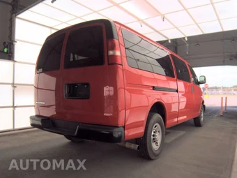2017 Chevrolet Express 3500 Passenger Van LS 1LS 155.0" WB - miniatura 4