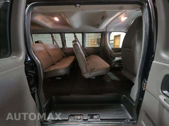 2017 Chevrolet Express 3500 Passenger Van LT 1LT 155.0" WB - miniatura 17