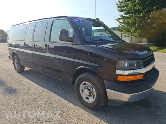 2017 Chevrolet Express 3500 Passenger Van LT 1LT 155.0" WB - miniatura 3