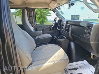 2017 Chevrolet Express 3500 Passenger Van LT 1LT 155.0" WB - miniatura 8