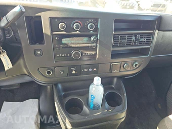 2017 Chevrolet Express 3500 Passenger Van LT 1LT 155.0" WB – miniatura 10