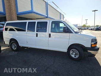 2017 Chevrolet Express 3500 Passenger Van LT 1LT 155.0" WB – miniatura 4
