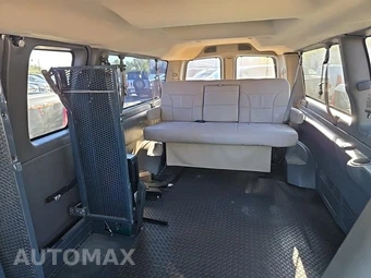 2017 Chevrolet Express 3500 Passenger Van LT 1LT 155.0" WB – miniatura 16