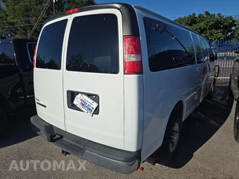 2017 Chevrolet Express 3500 Passenger Van LT 1LT 155.0" WB – miniatura 4