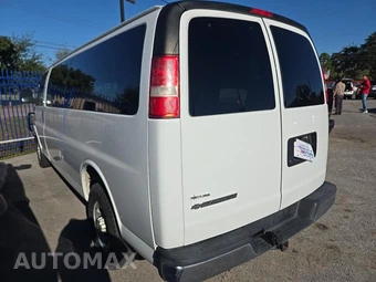 2017 Chevrolet Express 3500 Passenger Van LT 1LT 155.0" WB – miniatura 6