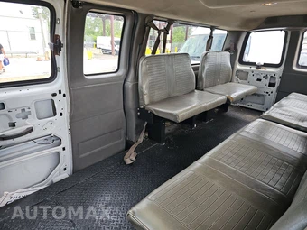2017 Chevrolet Express 3500 Passenger Van LT 1LT 155.0" WB - miniatura 13