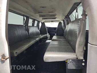 2017 Chevrolet Express 3500 Passenger Van LT 1LT 155.0" WB - miniatura 16