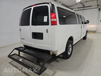 2017 Chevrolet Express 3500 Passenger Van LT 1LT 155.0" WB - miniatura 4