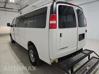 2017 Chevrolet Express 3500 Passenger Van LT 1LT 155.0" WB - miniatura 6