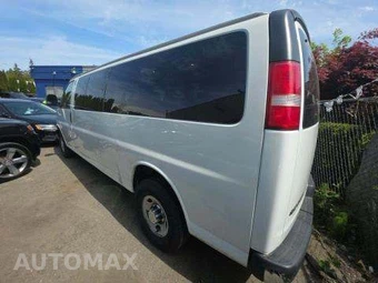 2017 Chevrolet Express 3500 Passenger Van LT 1LT 155.0" WB - miniatura 2