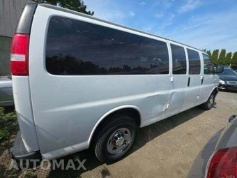 2017 Chevrolet Express 3500 Passenger Van LT 1LT 155.0" WB - miniatura 3