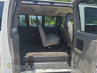 2017 Chevrolet Express 3500 Passenger Van LT 1LT 155.0" WB - miniatura 10