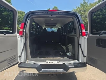 2017 Chevrolet Express 3500 Passenger Van LT 1LT 155.0" WB - miniatura 13