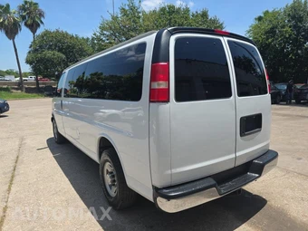 2017 Chevrolet Express 3500 Passenger Van LT 1LT 155.0" WB - miniatura 6