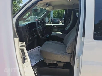 2017 Chevrolet Express 3500 Passenger Van LT 1LT 155.0" WB - miniatura 7