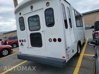 2017 Chevrolet Express 4500 Cutaway 2WT DRW - miniatura 2