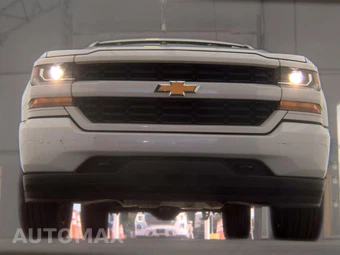 2017 Chevrolet Silverado 1500 Custom Extended Cab Medium Bed 1CX – miniatura 3