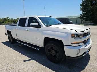 2017 Chevrolet Silverado 1500 LT Z71 Crew Cab Medium Bed 2LT – miniatura 3