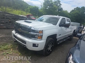 2017 Chevrolet Silverado 2500HD High Country Crew Cab Medium Bed 3LZ