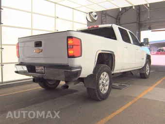 2017 Chevrolet Silverado 2500HD LT Crew Cab Medium Bed - miniatura 4