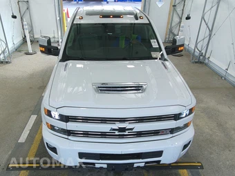 2017 Chevrolet Silverado 2500HD LTZ Crew Cab Long Bed - miniatura 2