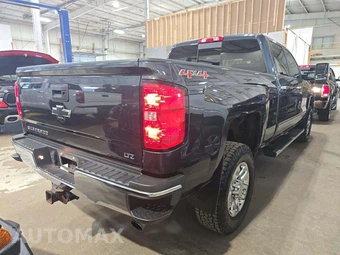 2017 Chevrolet Silverado 2500HD LTZ Crew Cab Medium Bed - miniatura 3
