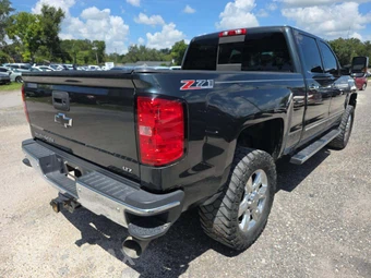 2017 Chevrolet Silverado 2500HD LTZ Crew Cab Medium Bed 1LZ - miniatura 3