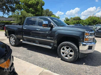 2017 Chevrolet Silverado 2500HD LTZ Crew Cab Medium Bed 1LZ - miniatura 4