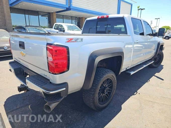 2017 Chevrolet Silverado 2500HD LTZ Crew Cab Medium Bed 1LZ - miniatura 3