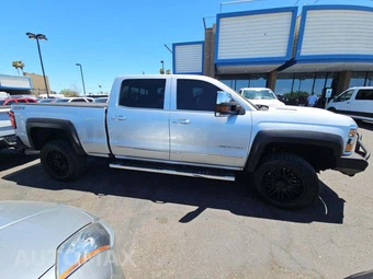 2017 Chevrolet Silverado 2500HD LTZ Crew Cab Medium Bed 1LZ - miniatura 4