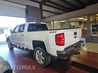 2017 Chevrolet Silverado 2500HD LTZ Crew Cab Medium Bed 1LZ - miniatura 6