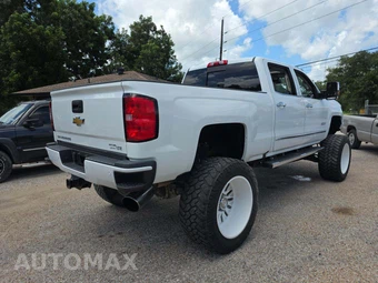 2017 Chevrolet Silverado 2500HD LTZ Crew Cab Medium Bed 1LZ - miniatura 3