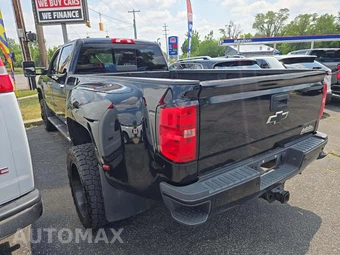 2017 Chevrolet Silverado 3500HD High Country Crew Cab Long Bed DRW - miniatura 2