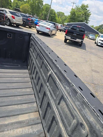 2017 Chevrolet Silverado 3500HD High Country Crew Cab Long Bed DRW - miniatura 25