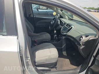 2017 Chevrolet Sonic LS Sedan 1SB – miniatura 8