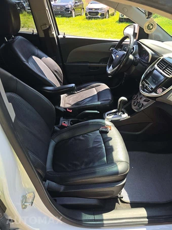 2017 Chevrolet Sonic Premier Sedan 1SF - miniatura 18
