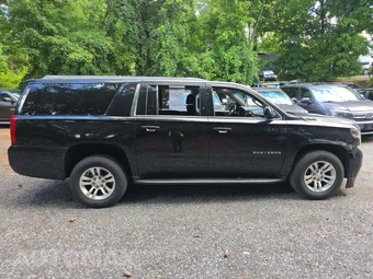 2017 Chevrolet Suburban 1500 LS 1LS - miniatura 4