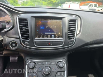 2017 Chrysler 200 Platinum – miniatura 10