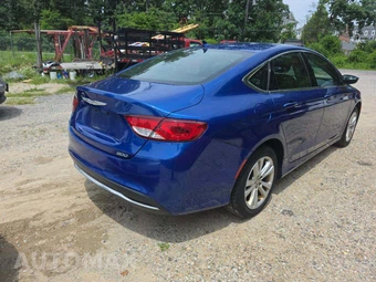 2017 Chrysler 200 Platinum – miniatura 3