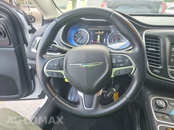 2017 Chrysler 200 Touring – miniatura 10
