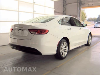 2017 Chrysler 200 Touring – miniatura 4