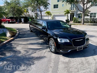 2017 Chrysler 300 Limited - miniatura 2