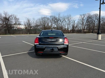 2017 Chrysler 300 Limited - miniatura 3